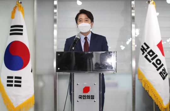 이준석 전 미래통합당 최고위원이 20일 오후 서울 여의도 국민의힘 중앙당사에서 국민의힘 당대표 출마 선언을 하고 있다.연합뉴스